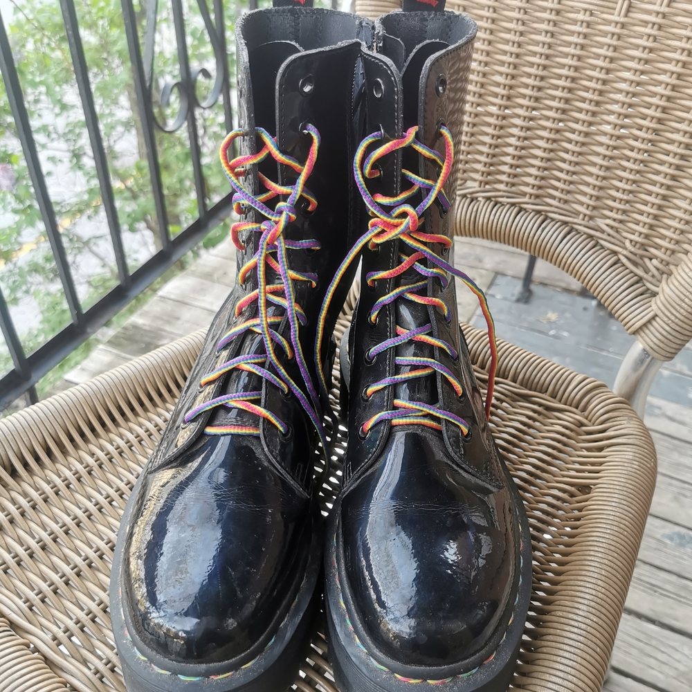 2/60$ Black Patent Leather Dr.Martens Boots with Rainbow Laces